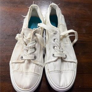 Malibu Cream Canvas Sneakers